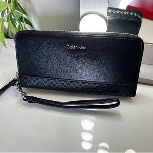 🔥 CALVIN KLEIN ZIP AROUND WRISTLET WALLET WITH BOX 🔥